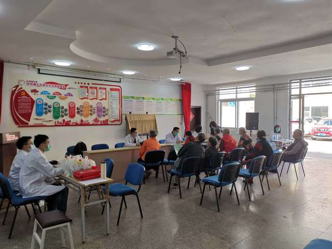 青岛云南路街道开展“假日之约”党员志愿服务活动，提供健康咨询